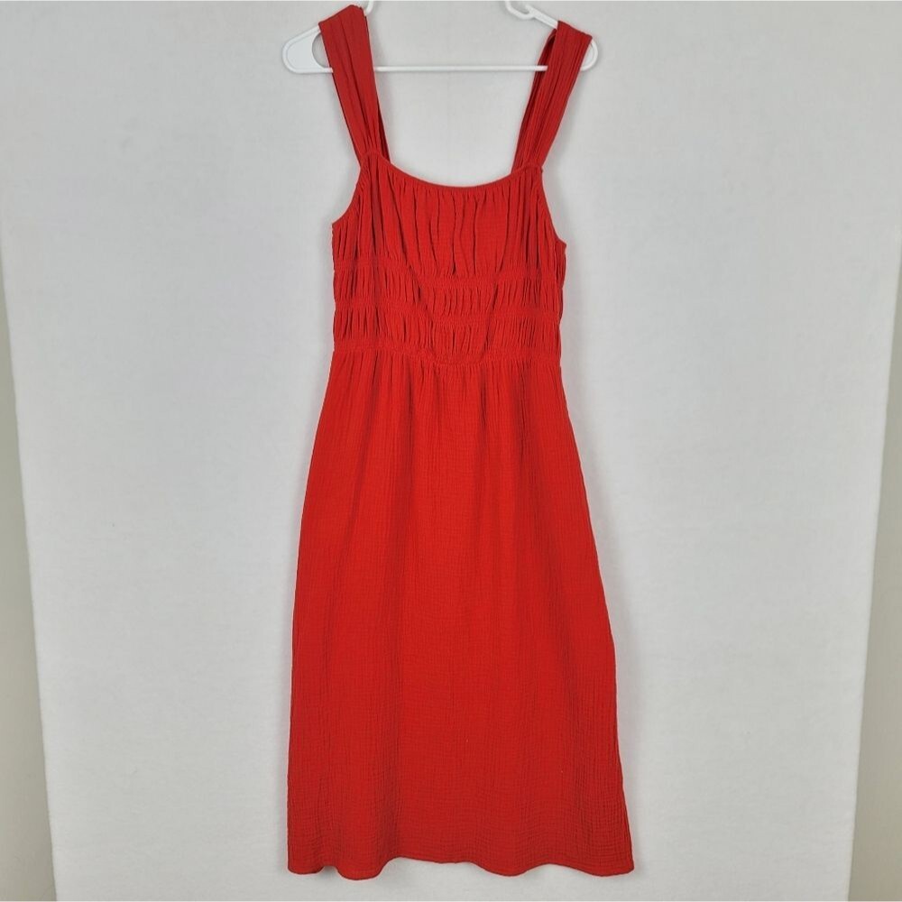 Lush Dress Sleeveless Smocked Below Knee Dress Medium Red Fall Vibrant Pockets